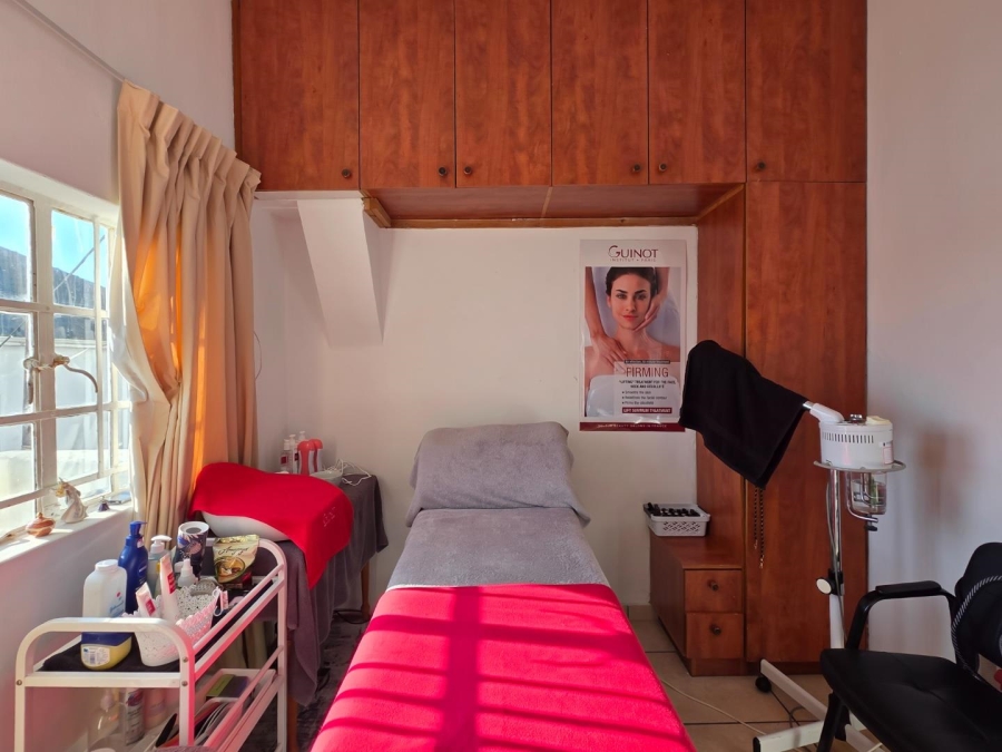2 Bedroom Property for Sale in Sea Point Western Cape